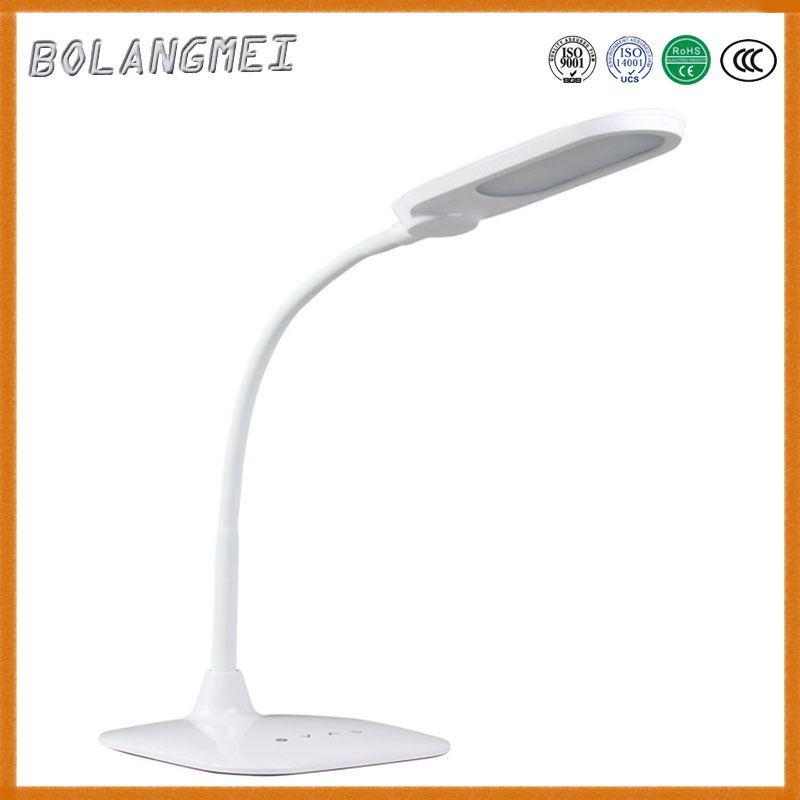 2015 New Design Color Temperature Change LED Desk/Table Lamp with Touch Sensor