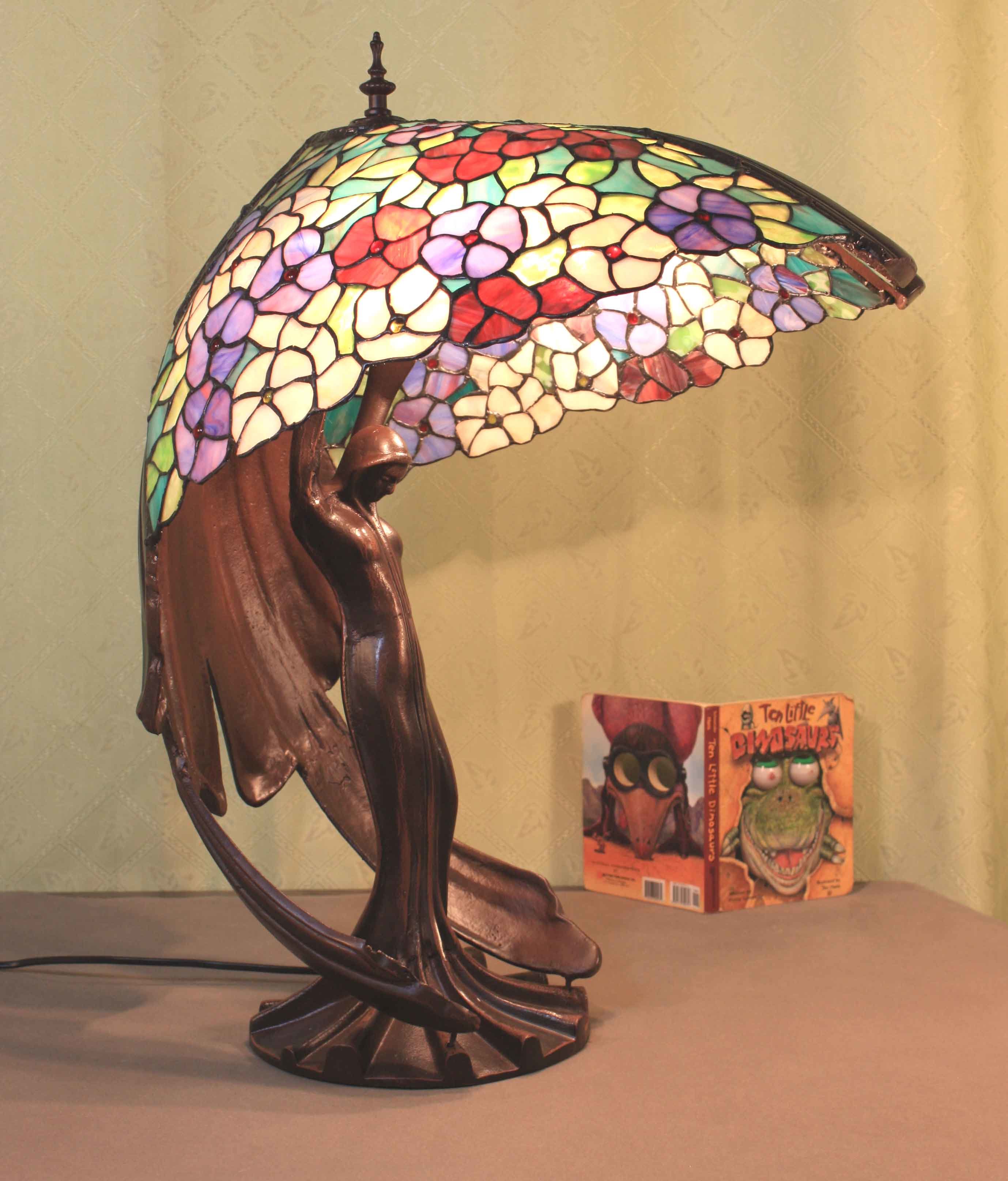 Art Tiffany Table Lamp 844