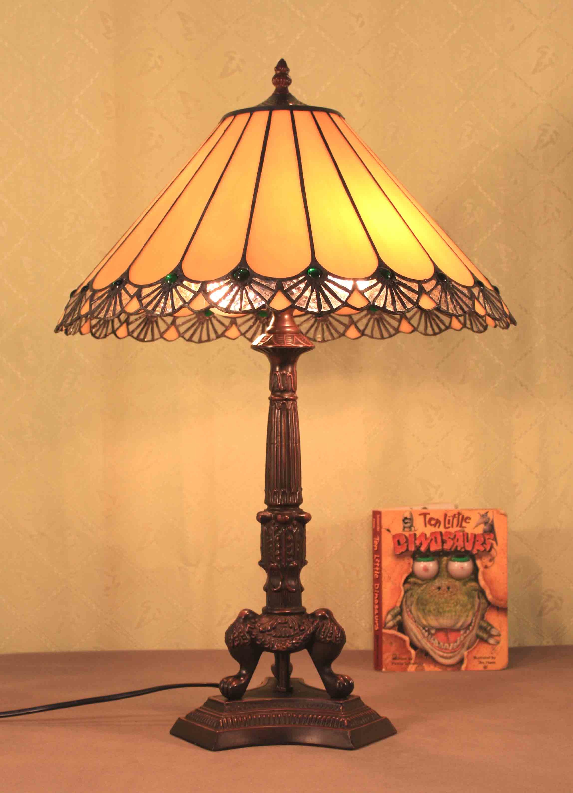 Art Tiffany Table Lamp 776