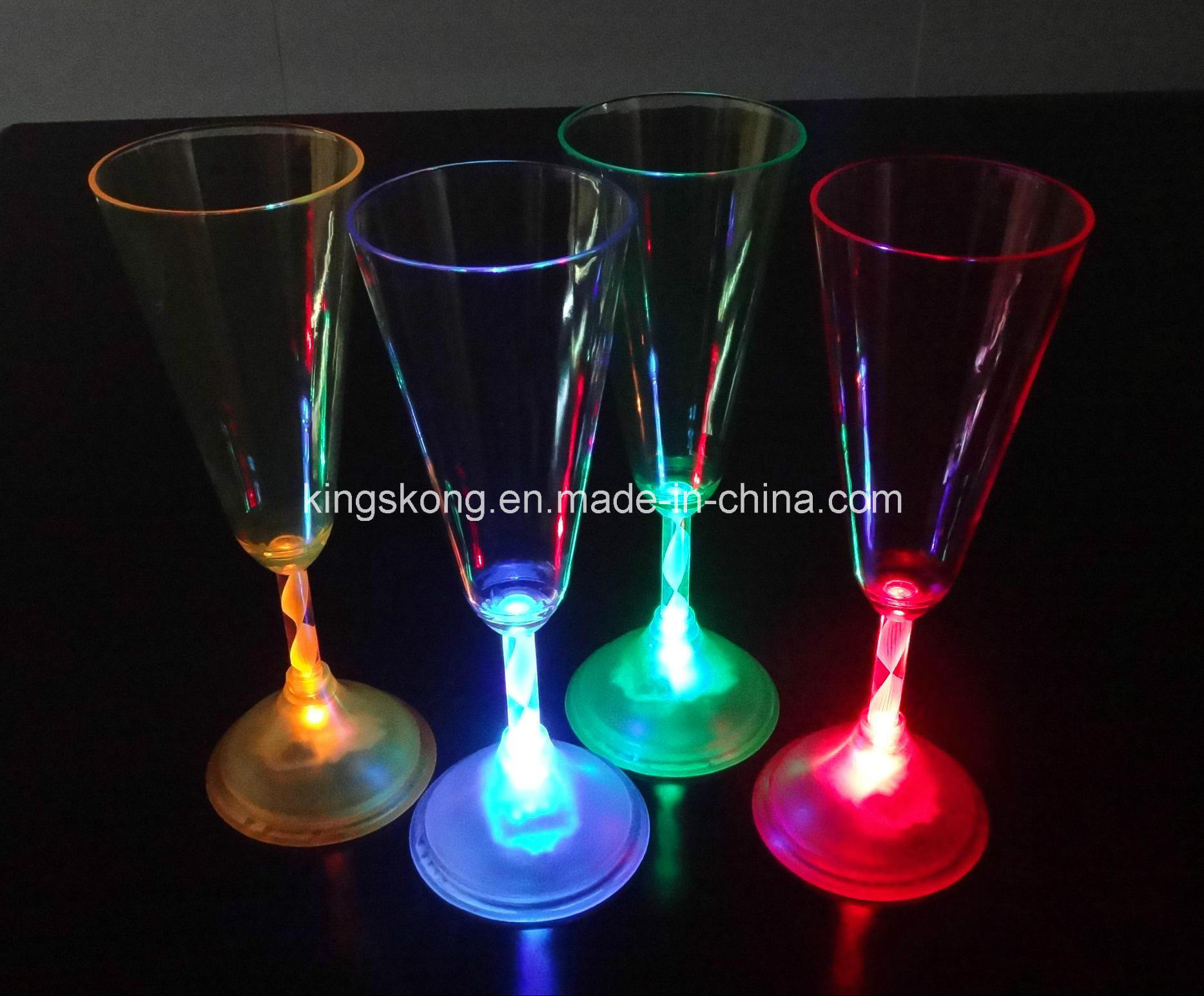 China Manufacturer Liquid/Champagne Active LED Cup for Party/Celebration