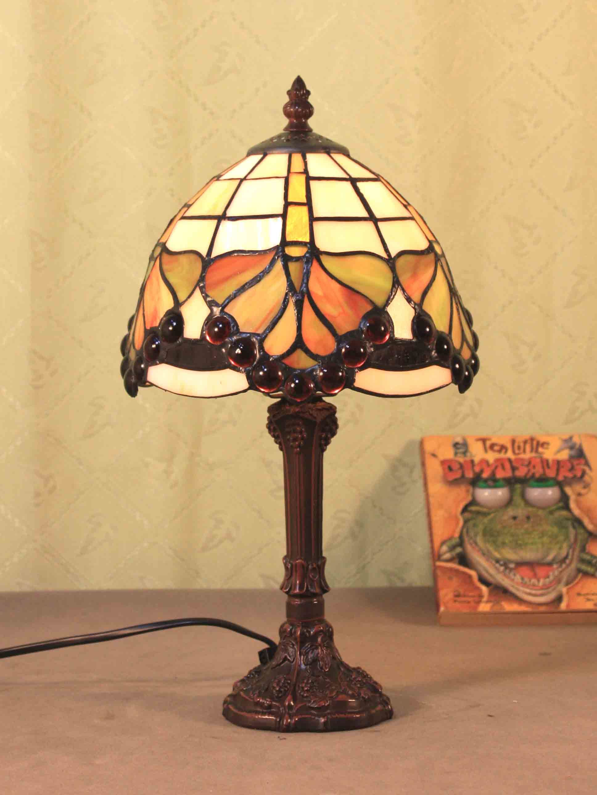 Art Tiffany Table Lamp 779
