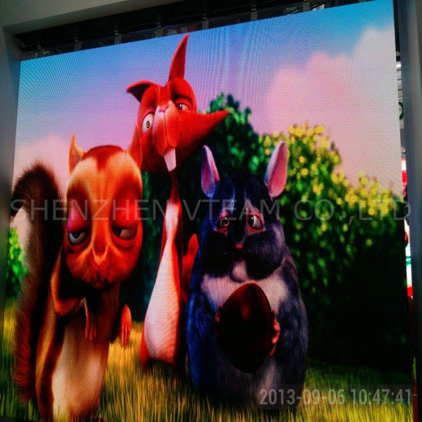 Newest Vivid Photos P5 Indoor LED Advertising Curtain Display