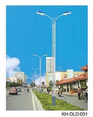 8m 110W LED Solar Street Light