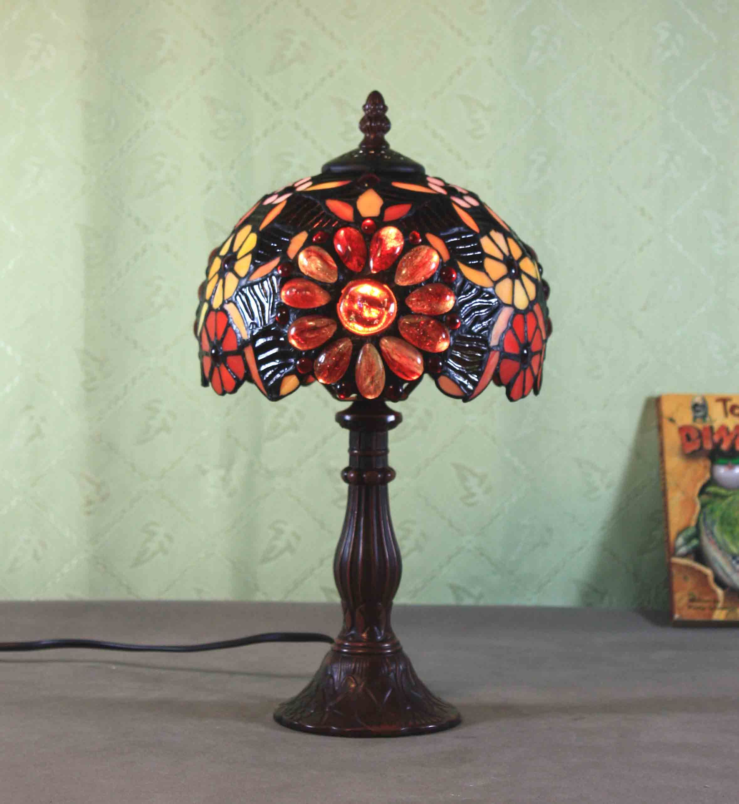 Art Tiffany Table Lamp 762