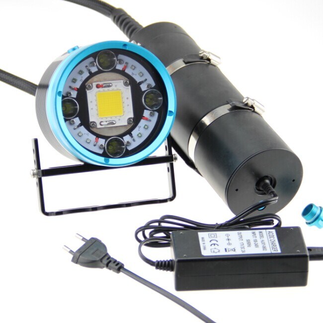 2015 New Arrival! 12, 000 Lumens Divng Rechargeable LED Lights Under Water