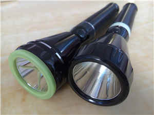 New Model Noctilucent Rechargeable LED Aluminum Flashlight