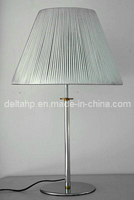 Modern Design Desk Table Lamp with Metal Base for Home Decoration (C500816S)