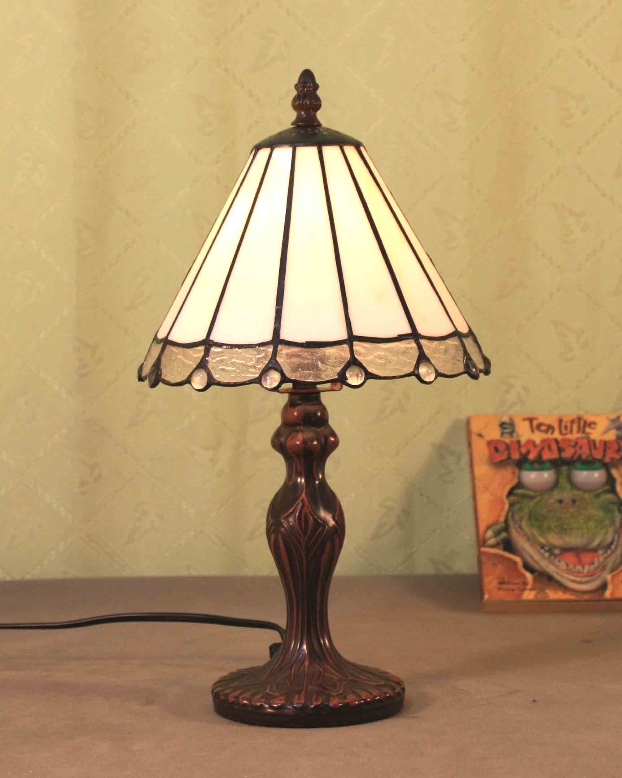 Art Tiffany Table Lamp 777