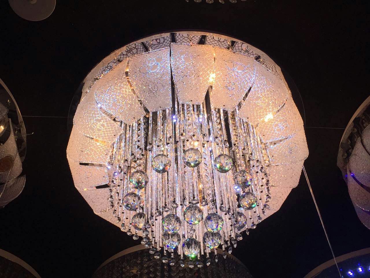 New Modern Crystal Glass RGB LED Ceiling Chandelier with High Quality (YF8844/R6)