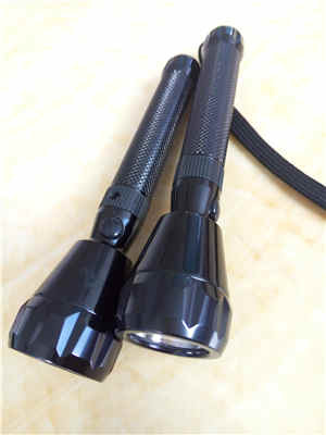 2AA 200m Rechargeable LED Aluminum Flashlight