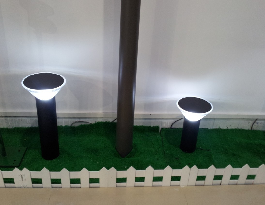 New Solar Lawn CE CCC ISO9001 4X0.5W LED Garden Light