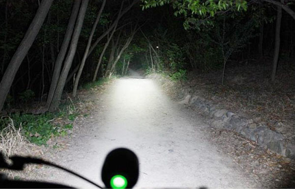 Bike lamp , XML-T6  900 LUMENS  LED bike light