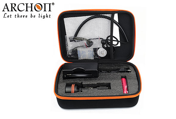 Rechargeable CREE LED Diving Flashlight with Powerful 860 Lm