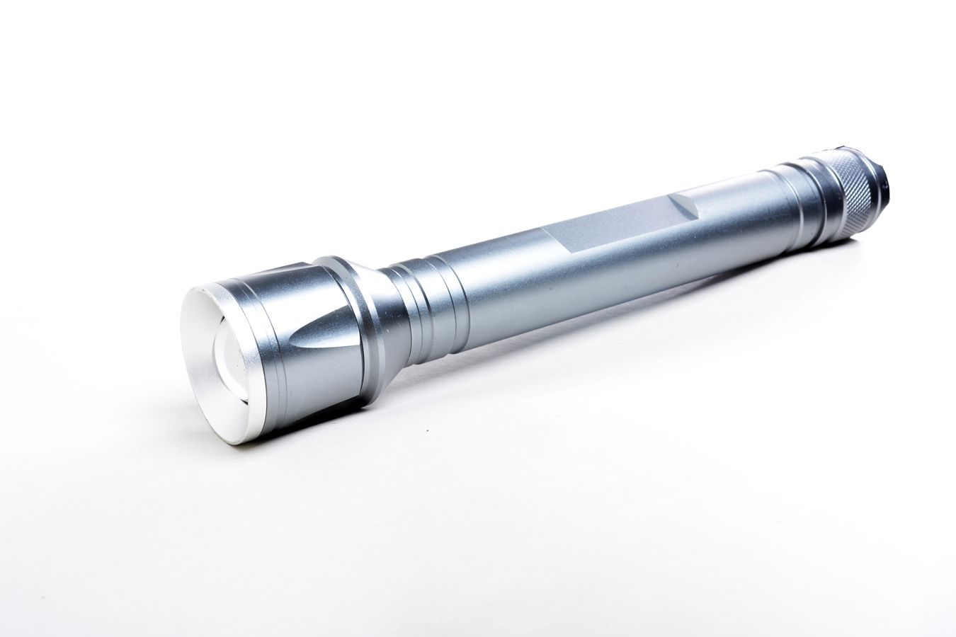 10W Adjustable Zoomable LED Flashlight with CREE T6