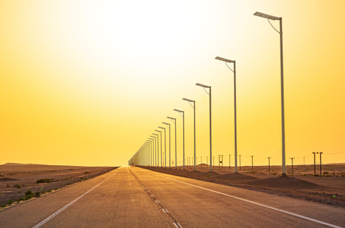 LED Outdoor Solar Garden, Yard & Street Light