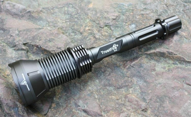 2, 300lumens USA Luminus Sst-90 LED Flashlight