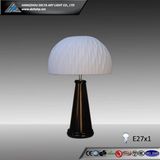 European Decoration Table Lamp with Wooden Base (C500732)