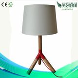 Lightingbird Hot Sale Tripod Reading Wood Table Lamp (LBMT-FZ)